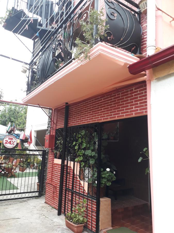 Guest House Nino Batumi Luaran gambar