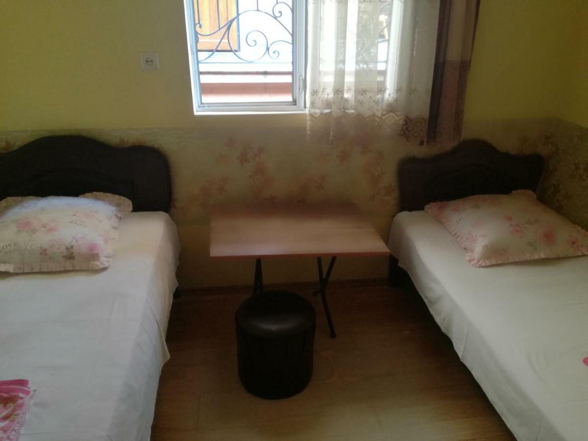 Guest House Nino Batumi Luaran gambar